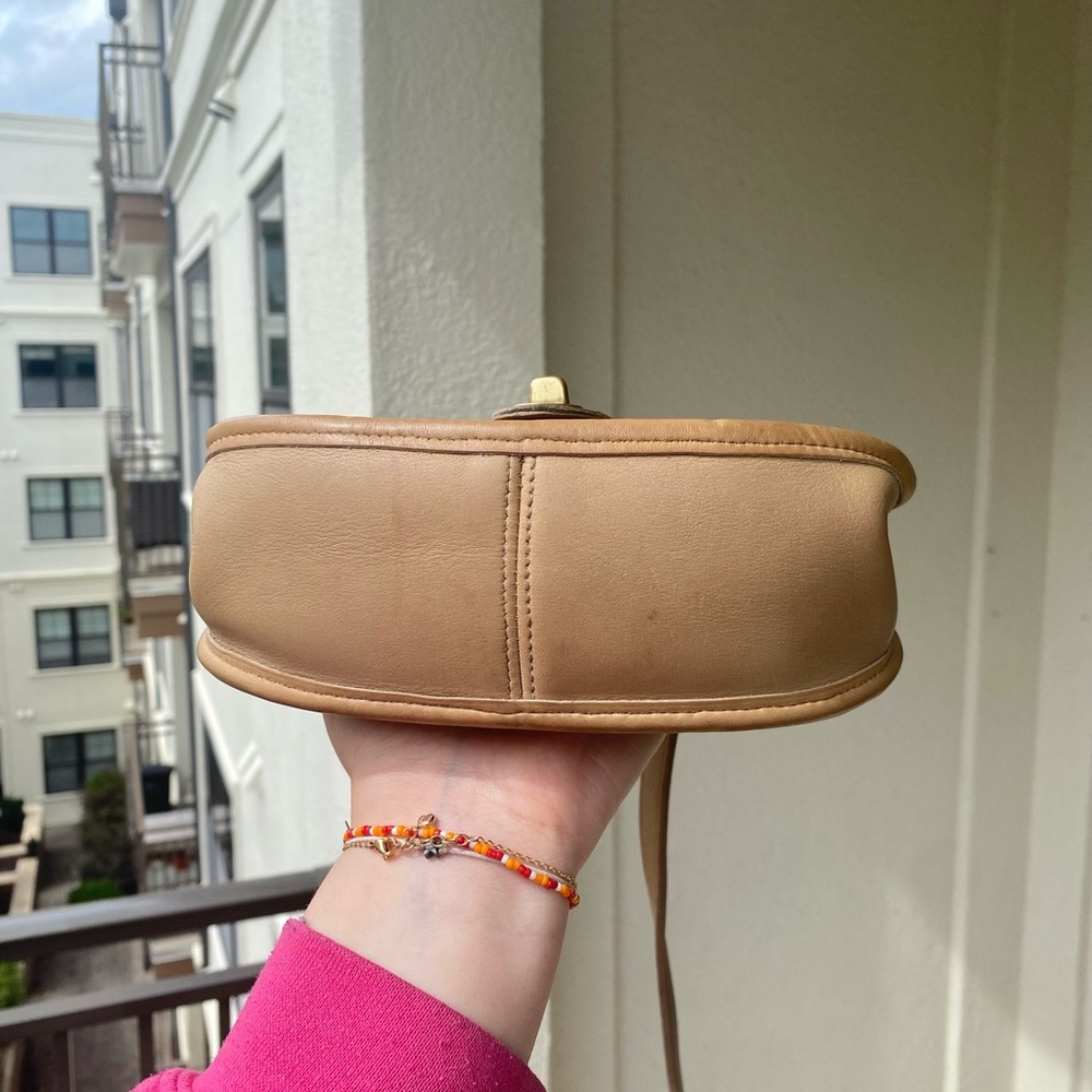Vintage Coach Post Pouch style 9906 stone crossbody tan camel leather round 90s - Picture 5 of 13